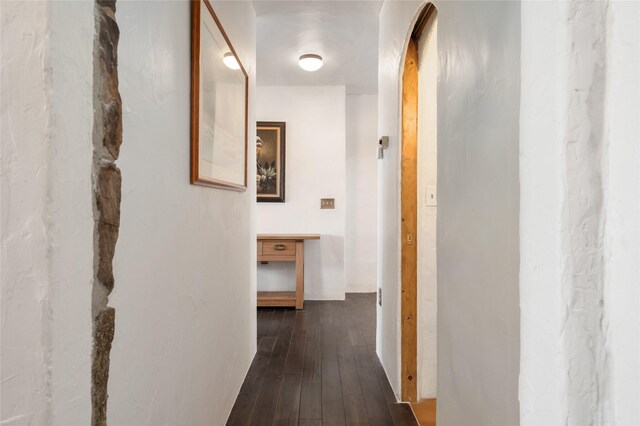 100 Rancho Alegre, Santa Fe, NM 87508 - corridor with dark wood-type flooring