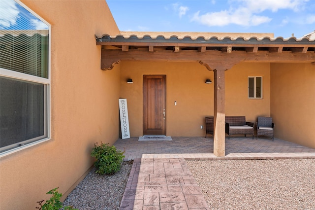 35 La Pradera, Santa Fe, NM 87508 - property entrance with stucco siding