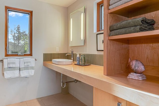 bathroom featuring a sink and tile patterned floors