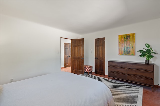 20 San Juan Ranch Rd, Santa Fe, NM 87506 - bedroom with baseboards