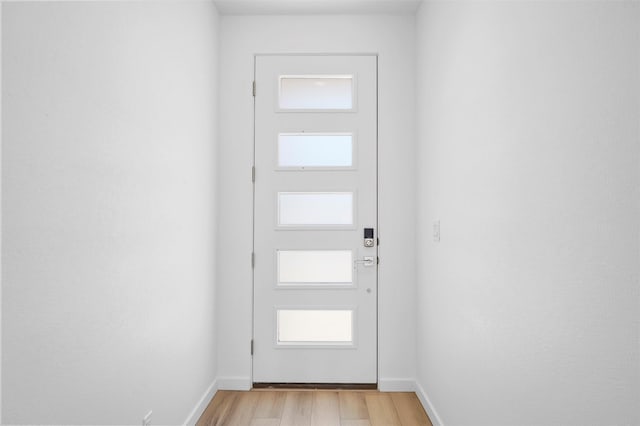 137 Mirador Blvd, Los Alamos, NM 87547 - entryway featuring light wood finished floors and baseboards