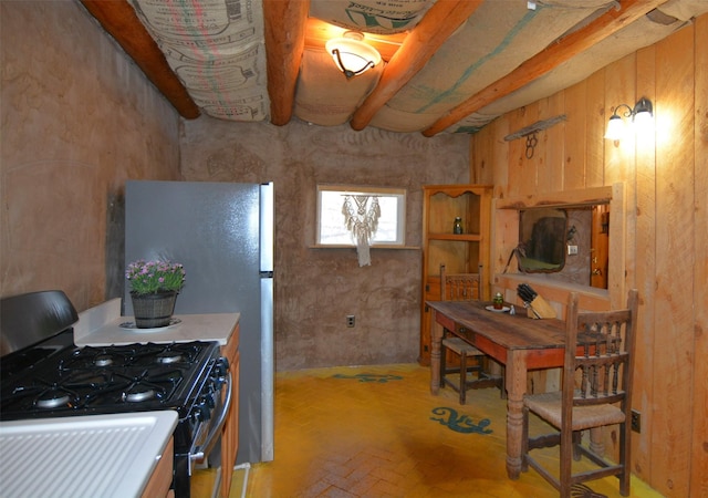 13 Los Amigos, Espanola, NM 87532 - kitchen with black gas range