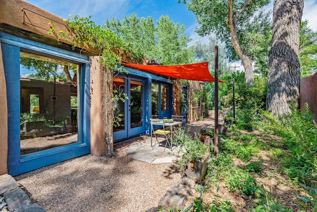 127 County Road 84, Santa Fe, NM 87506 - view of yard featuring french doors