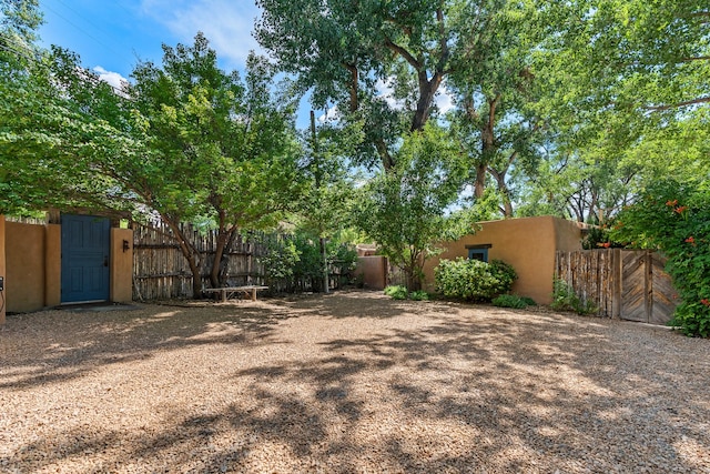 127 County Road 84, Santa Fe, NM 87506 - view of yard with fence