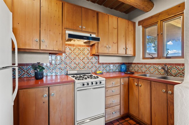 17 Tano W, Santa Fe, NM 87506 - kitchen featuring white appliances, under cabinet range hood, backsplash, a sink, and beam ceiling