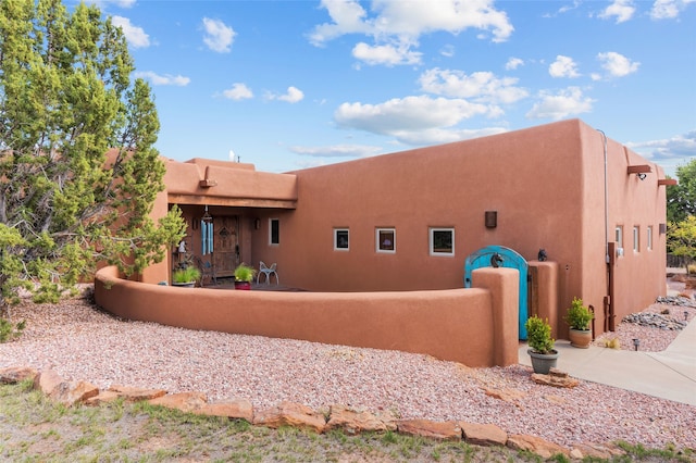 2 Tierra Grande, Santa Fe, NM 87506 - back of property featuring stucco siding