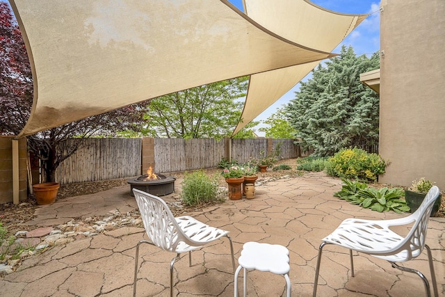 4548 Contenta Rdg, Santa Fe, NM 87507 - fenced backyard featuring an outdoor fire pit and a patio area