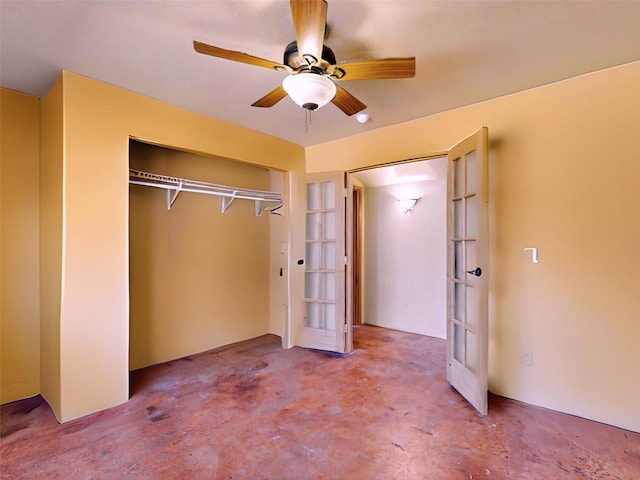 488 Old Denver Hwy, Glorieta, NM 87535 - unfurnished bedroom featuring a closet, ceiling fan, and concrete floors