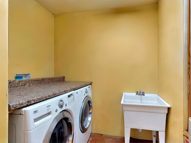 488 Old Denver Hwy, Glorieta, NM 87535 - laundry room featuring washer and clothes dryer