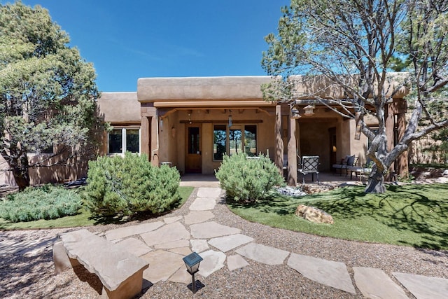 425 Calle Kokopelli, Santa Fe, NM 87501 - rear view of property with a patio area