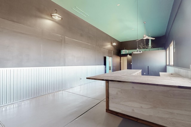 5 La Aguapa, Sandia Park, NM 87047 - kitchen with finished concrete floors and a towering ceiling