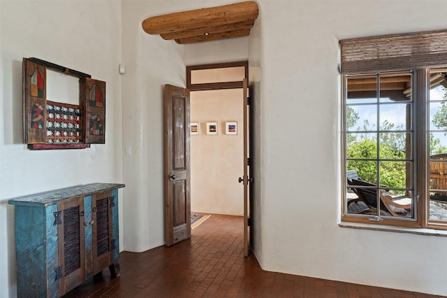 1050 Sierra Del Norte, Santa Fe, NM 87501 - corridor featuring brick flooring