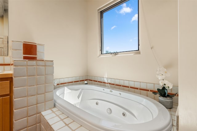 28 Camino Caballos, Lamy, NM 87540 - full bath with vanity and a whirlpool tub