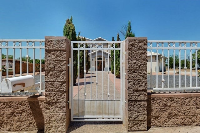 1521 Lakeview Rd SW, Albuquerque, NM 87105 - view of gate