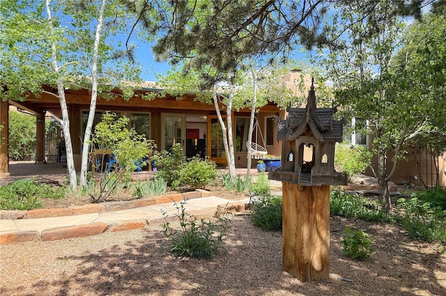 559 Camino Del Monte Sol, Santa Fe, NM 87505 - view of front of property featuring a patio area
