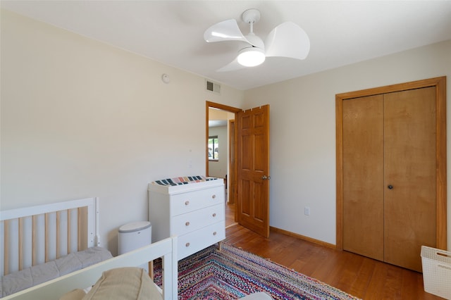 1208 Declovina St, Santa Fe, NM 87505 - bedroom with wood finished floors, a ceiling fan, a closet, and baseboards