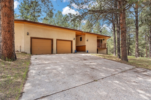 50 Jackson Hole Rd, Angel Fire, NM 87710 - view of front of property with stucco siding, driveway, and an attached garage
