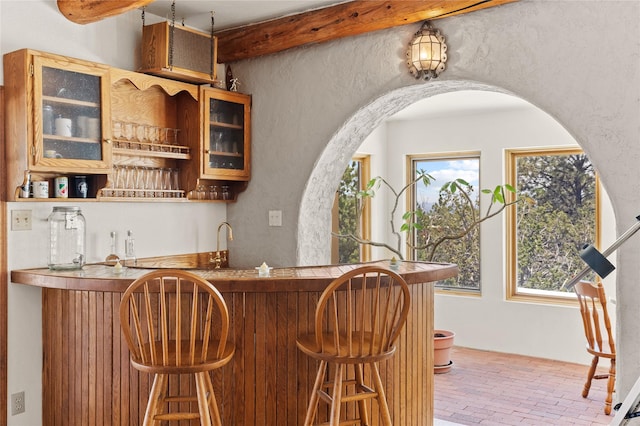 1905 Camino Redondo, Los Alamos, NM 87544 - indoor wet bar with brick floors, arched walkways, and a textured wall