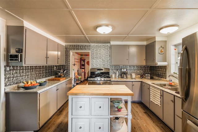 133 County Rd 135, Hernandez, NM 87537 - kitchen featuring appliances with stainless steel finishes, butcher block countertops, decorative backsplash, and gray cabinets