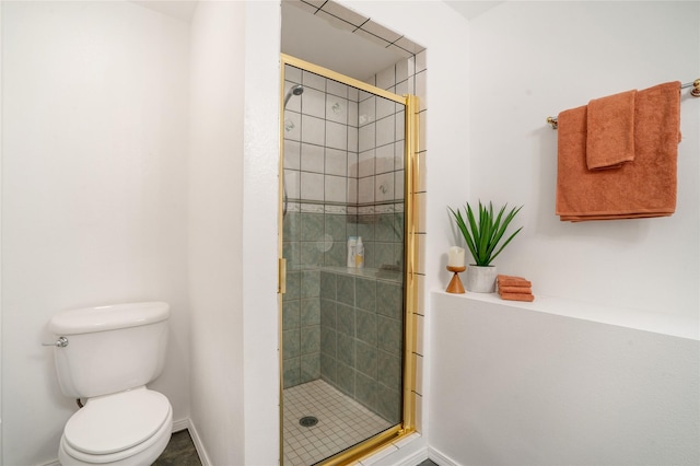 917 Estates Dr, Los Alamos, NM 87544 - bathroom with toilet, baseboards, and a stall shower