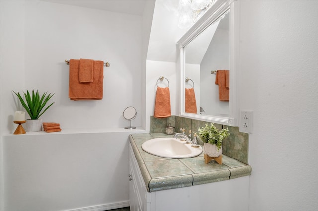 917 Estates Dr, Los Alamos, NM 87544 - bathroom featuring vanity