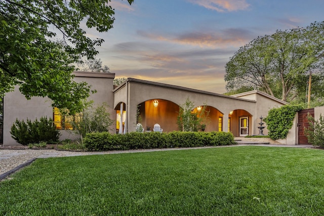 519 E Palace Ave, Santa Fe, NM 87501 - mediterranean / spanish house featuring stucco siding and a front yard