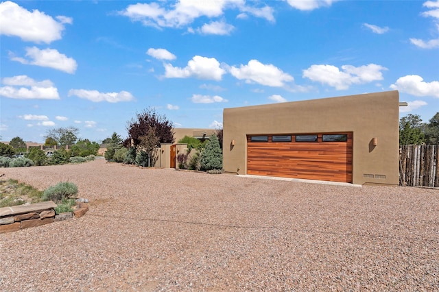 557 Valle Chamiso Ln, Santa Fe, NM 87505 - view of front of house with stucco siding and driveway