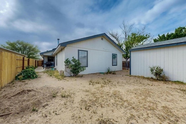 1128 Pandora Dr SW, Los Lunas, NM 87031 - back of house featuring a fenced backyard and a patio area