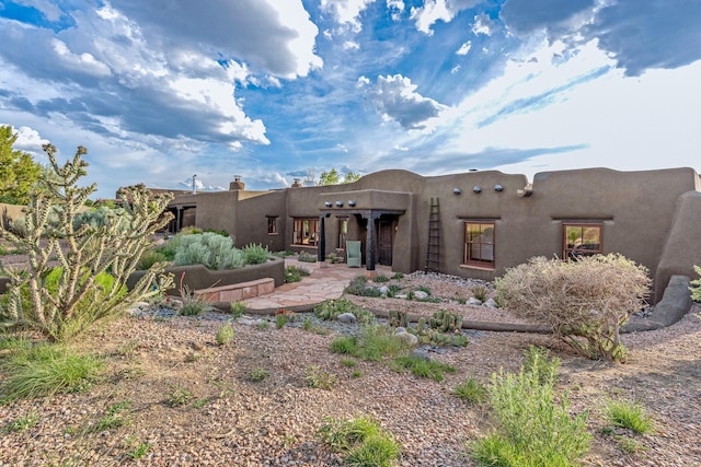 26 Camino Los Angelitos, Santa Fe, NM 87540 - back of house featuring stucco siding