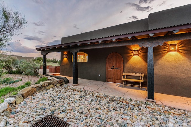 26 Camino Los Angelitos, Santa Fe, NM 87540 - back of house featuring stucco siding