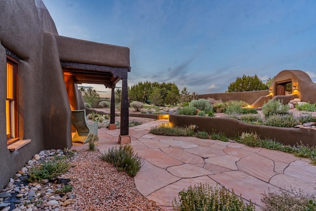 26 Camino Los Angelitos, Santa Fe, NM 87540 - view of patio
