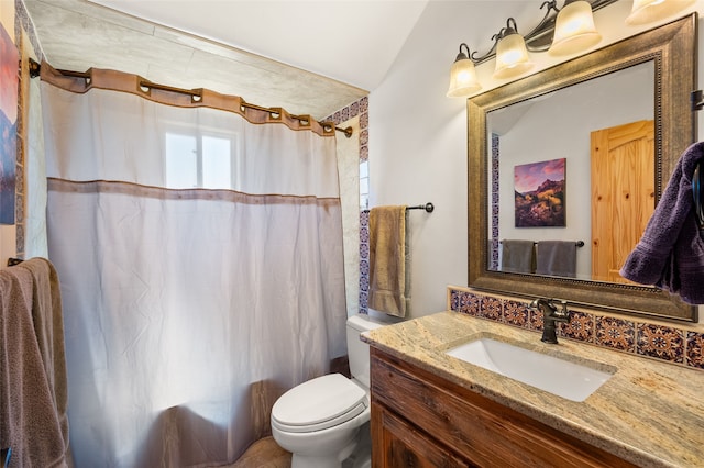505 Juniper Dr Unit B, Santa Fe, NM 87501 - full bath with vanity, toilet, shower / tub combo with curtain, and vaulted ceiling
