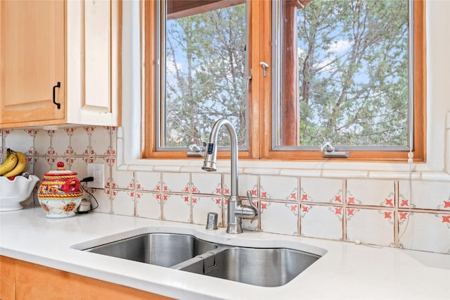 17 Alteza, Santa Fe, NM 87508 - kitchen featuring light countertops and tasteful backsplash