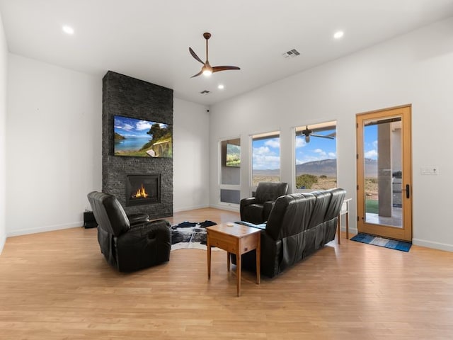 2324 Venada Rd, Rio Rancho, NM 87144 - living area featuring ceiling fan, light wood-style floors, a fireplace, and recessed lighting