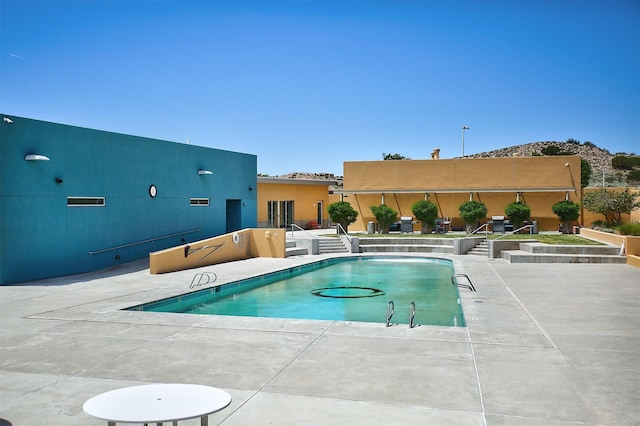 2324 Venada Rd, Rio Rancho, NM 87144 - community pool featuring a patio area