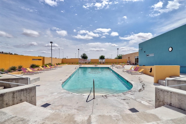 2324 Venada Rd, Rio Rancho, NM 87144 - community pool featuring a patio area
