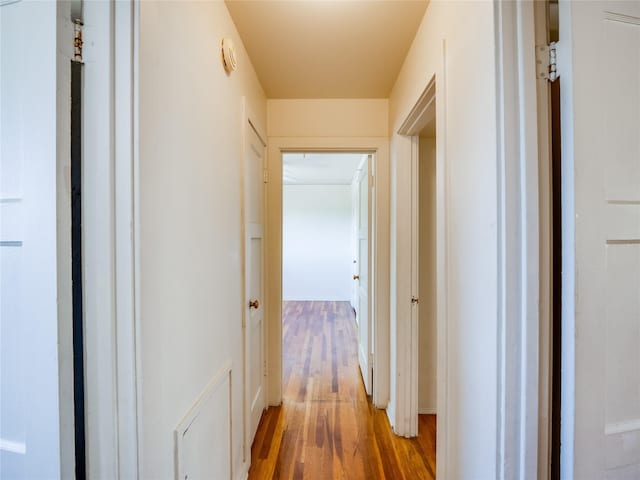 2148 33rd St Unit B, Los Alamos, NM 87544 - corridor featuring light wood-style floors