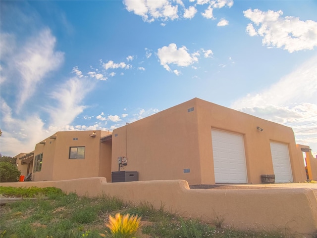 7 Paseo De Rincon, Santa Fe, NM 87508 - view of home's exterior featuring stucco siding and a garage
