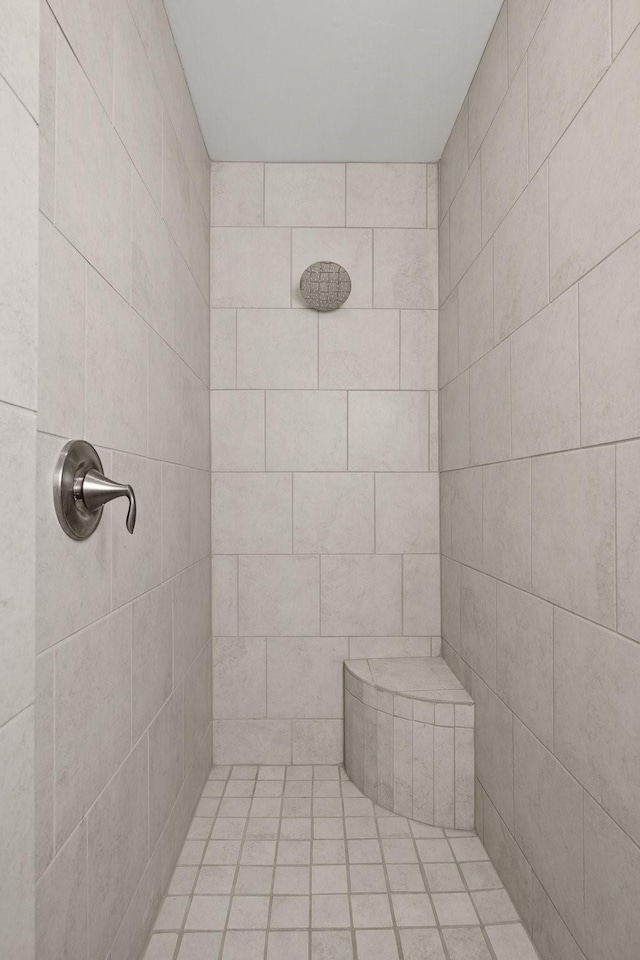 6816 Cleary Loop NE, Rio Rancho, NM 87144 - bathroom with a tile shower
