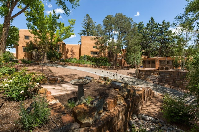 576 Camino Del Monte Sol, Santa Fe, NM 87505 - view of yard