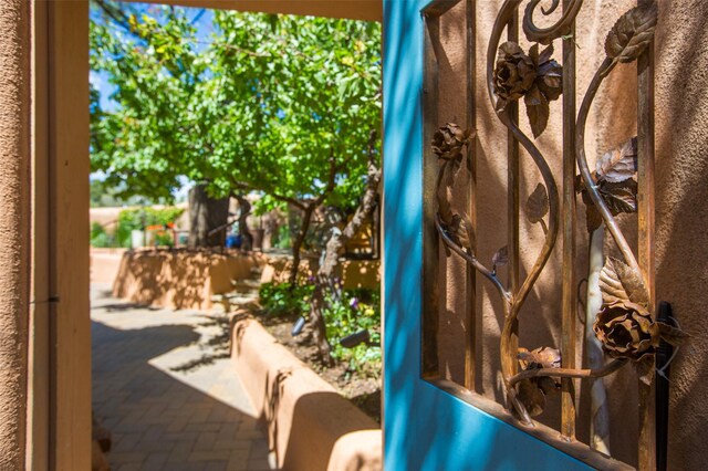 576 Camino Del Monte Sol, Santa Fe, NM 87505 - view of patio / terrace