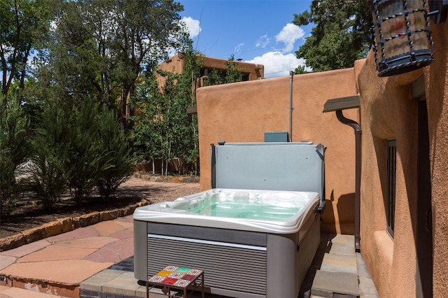576 Camino Del Monte Sol, Santa Fe, NM 87505 - view of patio with a hot tub