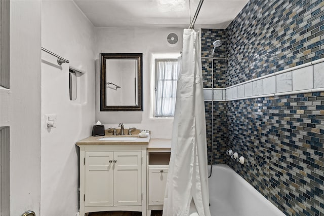 507 Acequia Madre, Santa Fe, NM 87505 - full bath with shower / bath combination with curtain and vanity