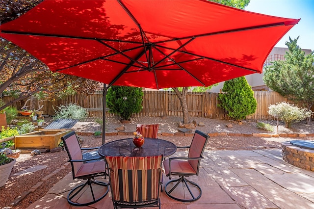 4737 Sundial Way, Santa Fe, NM 87507 - fenced backyard featuring outdoor dining space and a patio
