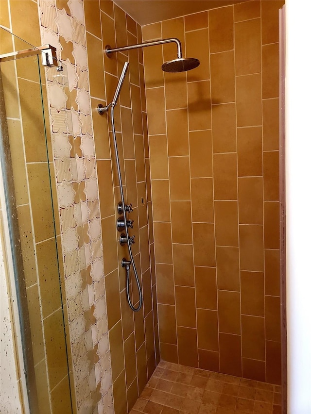 2730 La Silla Dorada, Santa Fe, NM 87505 - full bathroom with tiled shower