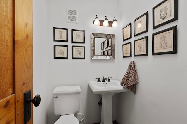 15 Cielo Cumbre Rd, Santa Fe, NM 87505 - half bath featuring toilet