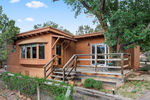 15 Cielo Cumbre Rd, Santa Fe, NM 87505 - view of front of home with a wooden deck