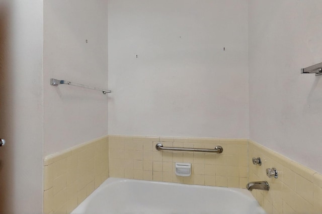 1017 Practilliano Dr, Santa Fe, NM 87505 - bathroom featuring a garden tub and pet washing area