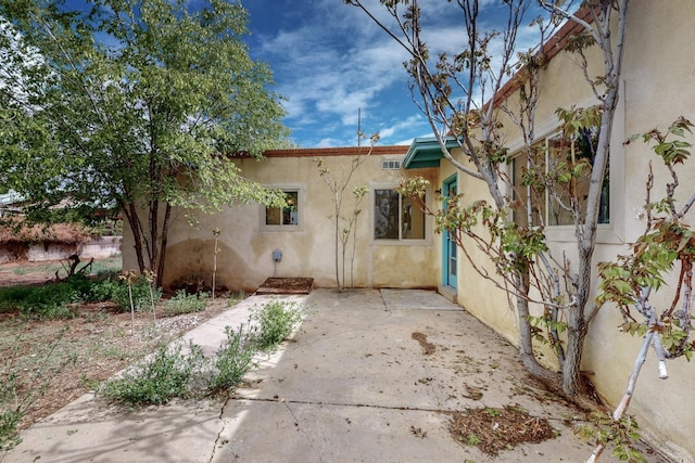 1017 Practilliano Dr, Santa Fe, NM 87505 - rear view of property featuring stucco siding and a patio area