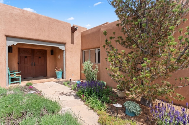 1203 Sierra Del Este, Santa Fe, NM 87501 - doorway to property with stucco siding